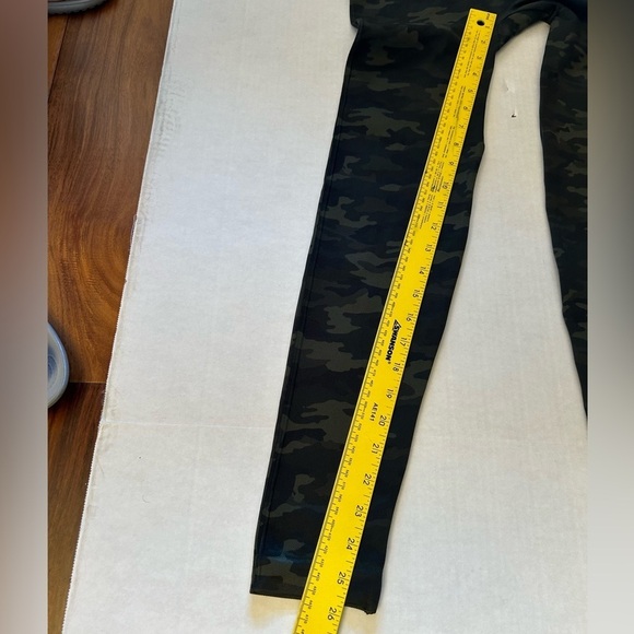SPANX Green and Black camo Leggings with Form-Fitting Stretch Sz-L. T14 - Picture 12 of 12